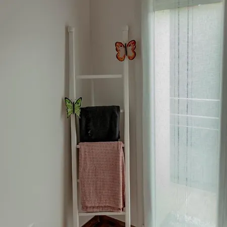 Lora Giusta Pensión 3*