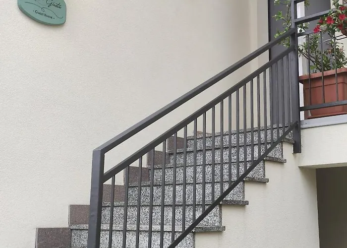 Lora Giusta Πανσιόν Όπως